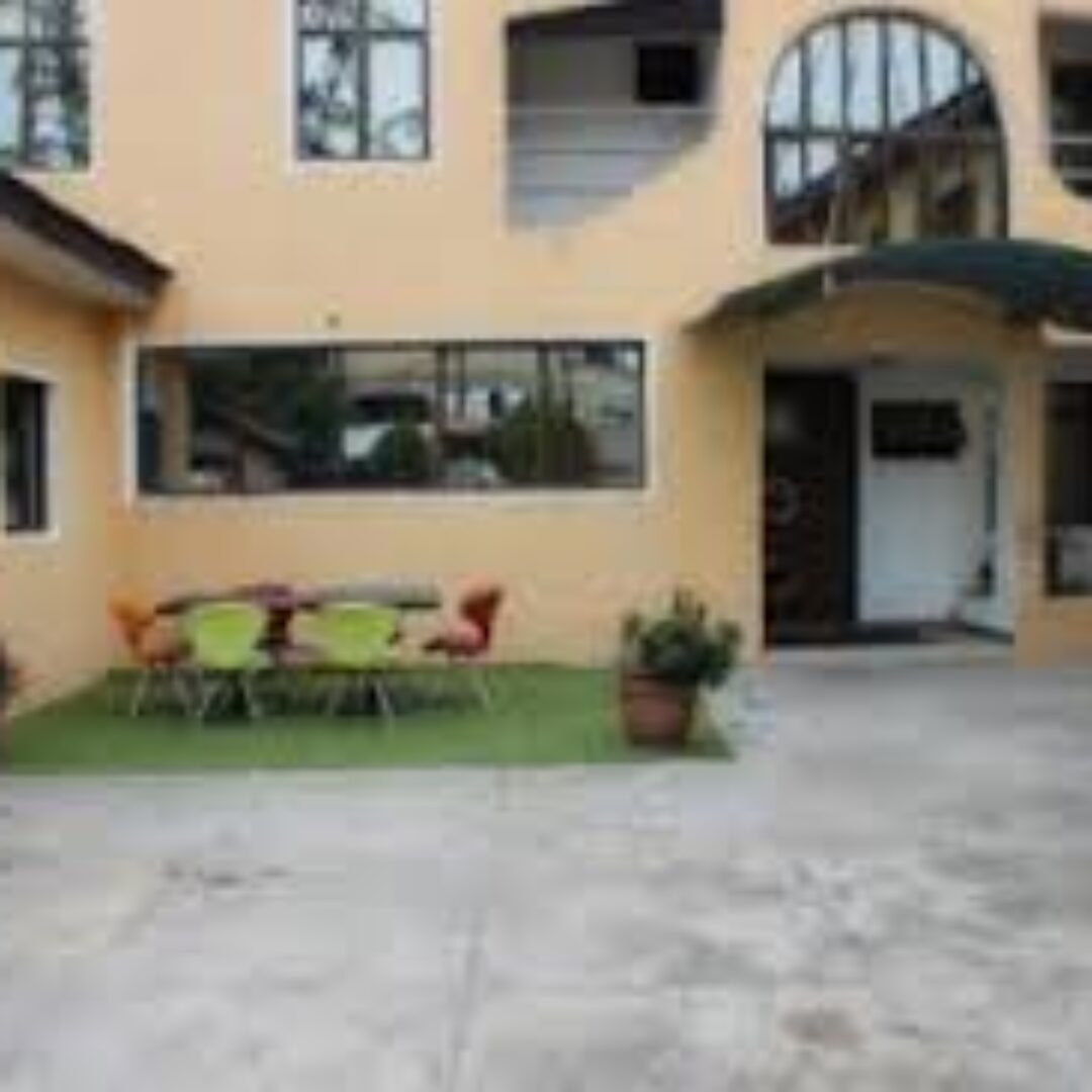 Hedge Suites Hedge Suites